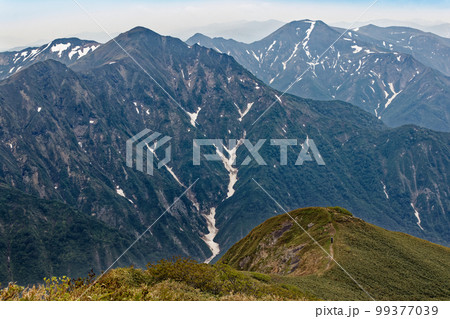 谷川連峰・茂倉岳から見る万太郎山と仙ノ倉山 99377039