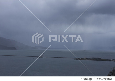 12月初旬 雨天の敦賀市気比の松原 12月初旬 雨天の敦賀市気比の松原 99379468