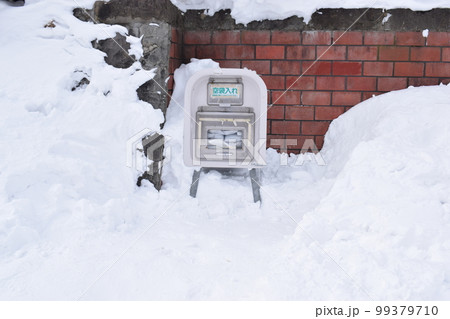 箱に入った凍結防止剤 箱に入った凍結防止剤 99379710