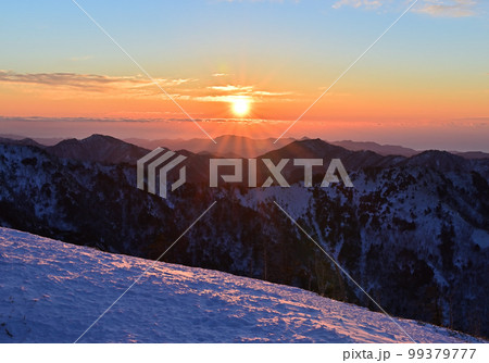 日本百名山「剣山」のモルゲンロート 日本百名山「剣山」のモルゲンロート 99379777
