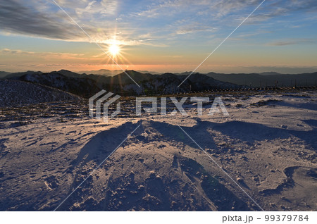 日本百名山「剣山」のモルゲンロート 99379784