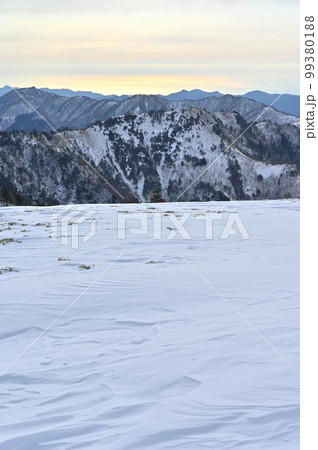 日本百名山「剣山」の冬景色 日本百名山「剣山」の冬景色 99380188