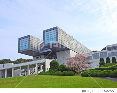 福岡県戸畑区の文化施設北九州市立美術館 99380255