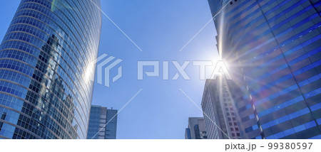 東京都港区港の都市風景　高層ビル群 99380597