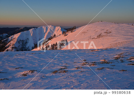 日本百名山「剣山」、「次郎笈」のモルゲンロート 日本百名山「剣山」、「次郎笈」のモルゲンロート 99380638