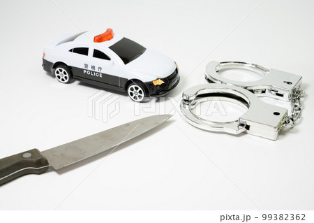 包丁とパトカーと手錠 包丁とパトカーと手錠 99382362