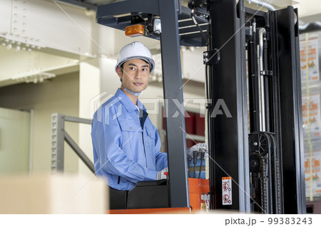 フォークリフト オペレーター 倉庫内作業イメージ フォークリフト オペレーター 倉庫内作業イメージ 99383243