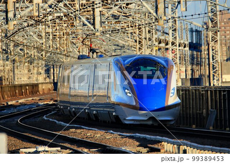 E7新幹線は新潟・金沢へ…　上越・北陸新幹線・大宮駅 99389453