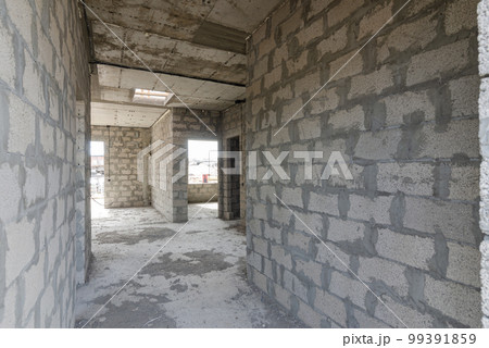 Construction of an individual residential building, a corridor from the front door to the rooms 99391859