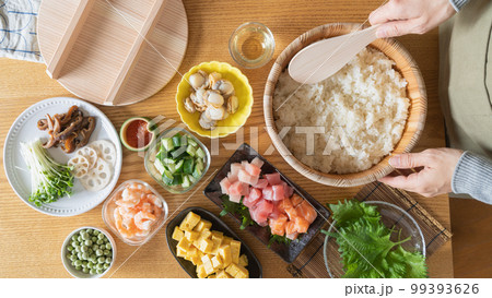 ちらし寿司の調理 イメージ ちらし寿司の調理 イメージ 99393626