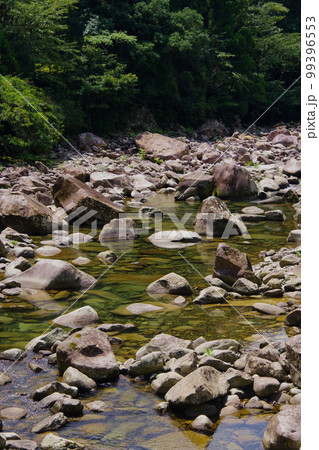 魚飛渓 三重県 日本有数の透明度 銚子川上流 清流 川遊び場 魚飛渓 三重県 日本有数の透明度 銚子川上流 清流 川遊び場 99396553