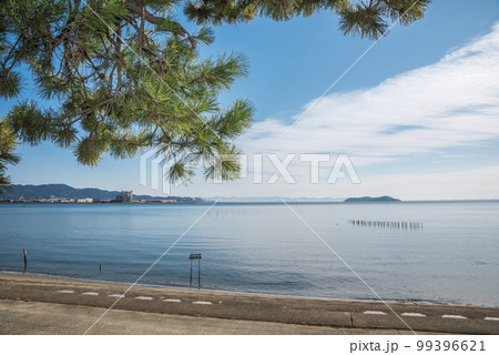 《愛知県》快晴の蒲郡市形原町　春日浦海岸 99396621