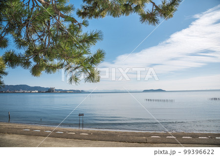 《愛知県》快晴の蒲郡市形原町　春日浦海岸 99396622