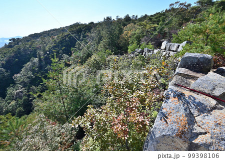 岡山県総社市の鬼城山にある古代山城「鬼ノ城」国史跡 99398106