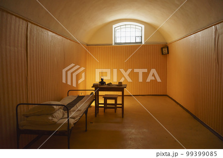刑務所 ロシアの ベッド 99399085