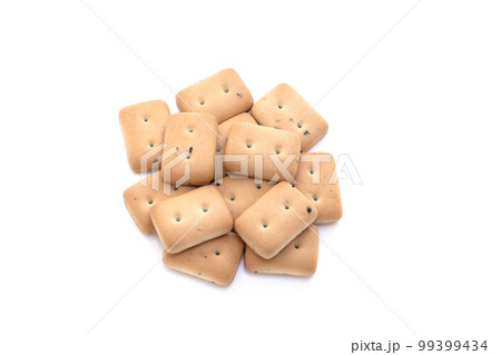 長期保存食、防災用品に乾パン【白背景・切り抜き】 99399434