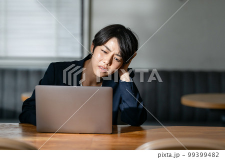 ビジネス 疲労 残業 徹夜 ビジネス 疲労 残業 徹夜 99399482