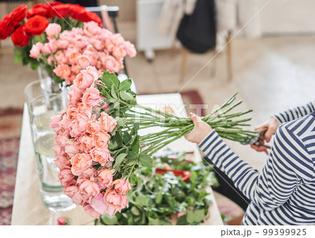 Bush rose Juliet. Florist prepares flowers. Fresh delivery in flower shop. European floral shop. Delivery fresh cut flower. 99399925