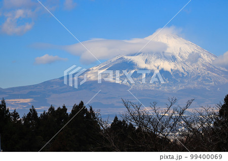 乙女峠からの富士山の風景　御殿場の街並みと富士山 99400069