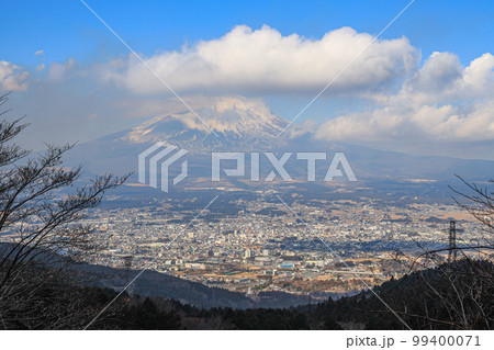 乙女峠からの富士山の風景 御殿場の街並みと富士山 乙女峠からの富士山の風景 御殿場の街並みと富士山 99400071