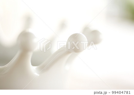 ミルククラウンのリングホルダー付きトレー 99404781