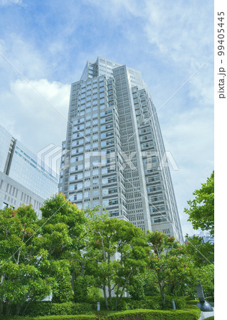 東京都新宿区の東京都庁(第一本庁舎・第二本庁舎・議会)を外観から見る風景 東京都新宿区の東京都庁(第一本庁舎・第二本庁舎・議会)を外観から見る風景 99405445