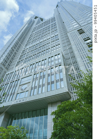 東京都新宿区の東京都庁(第一本庁舎・第二本庁舎・議会)を外観から見る風景 東京都新宿区の東京都庁(第一本庁舎・第二本庁舎・議会)を外観から見る風景 99405451