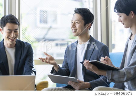カジュアルビジネス  打ち合わせ　イメージ 99406975