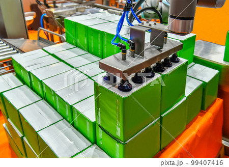 Industrial robotic arms carriage the cardboard box for delivery in warehouse. Industrial robotic arms carriage the cardboard box for delivery in warehouse. 99407416