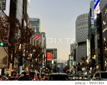 銀座の夕焼け 〜接待のイメージ〜［高画質］ 99407804