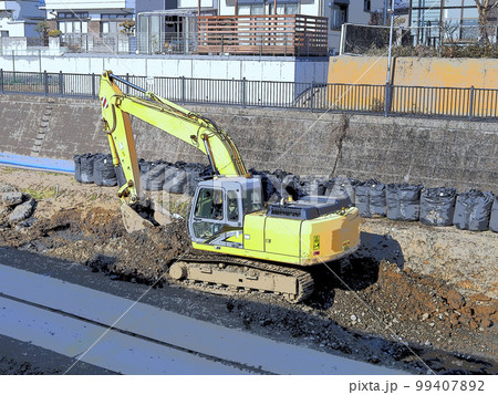 ショベルカーの工事風景。イラスト風の写真。 99407892