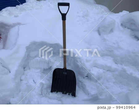 雪スコップ冬 雪スコップ冬 99410964
