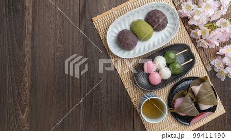 桜と和菓子|ぼたもち・三色団子(花見団子)・桜餅 春のお花見・お彼岸イメージ 桜と和菓子|ぼたもち・三色団子(花見団子)・桜餅 春のお花見・お彼岸イメージ 99411490