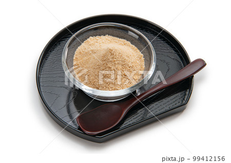 奄美諸島のサトウキビから作った砂糖 99412156