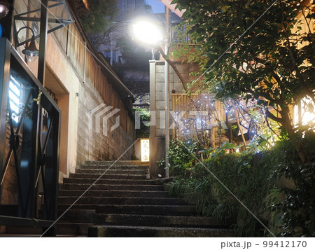 神楽坂 芸者小道(熱海湯階段)の夜景 神楽坂 芸者小道(熱海湯階段)の夜景 99412170