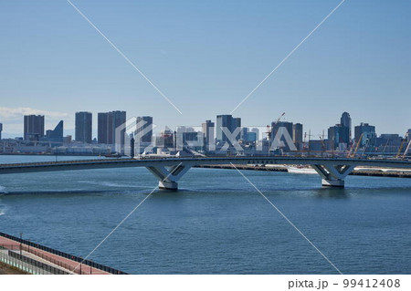 東京都　首都高速10号晴海線からの豊洲大橋の眺め 99412408