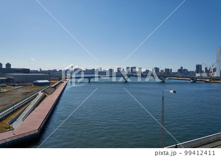 東京都　首都高速10号晴海線からの豊洲大橋の眺め 99412411