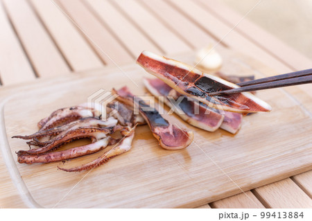 網焼きの北海道産イカ焼き 99413884