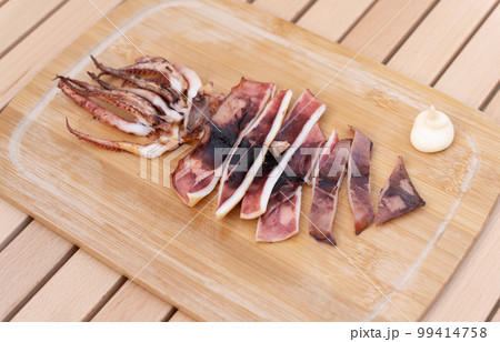 網焼きの北海道産イカ焼き 99414758