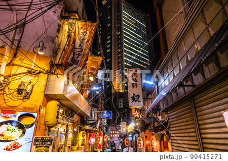 日本の東京都市景観 三軒茶屋駅すぐの飲み屋街「三茶3番街」(三軒茶屋三角地帯)などを望む 日本の東京都市景観 三軒茶屋駅すぐの飲み屋街「三茶3番街」(三軒茶屋三角地帯)などを望む 99415271