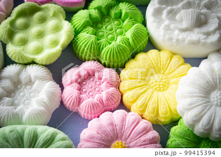 盆菓子たくさん　和菓子　らくがん　お盆　蓮や菊のお供菓子　お供菓子 99415394