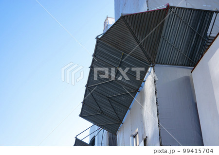 ビルの建設現場 99415704