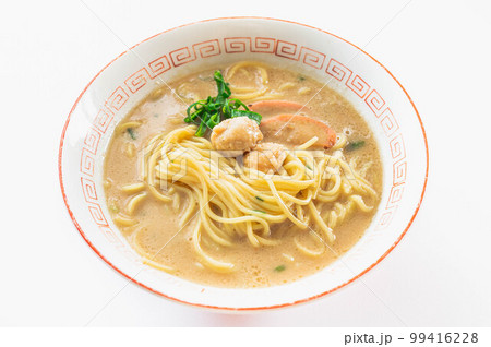 白い背景の鶏白湯ラーメン 白い背景の鶏白湯ラーメン 99416228