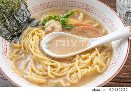 濃厚スープの鶏白湯ラーメン 濃厚スープの鶏白湯ラーメン 99416236