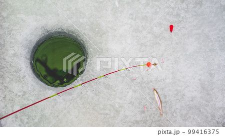 阿寒湖でのワカサギ釣り 阿寒湖でのワカサギ釣り 99416375