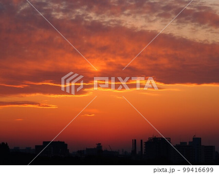 埼玉県川口市荒川堤からの風景（三領水門からの夕暮れ） 99416699