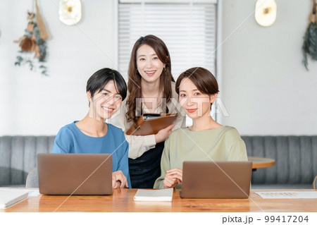 ビジネス 女性 ポートレート ビジネス 女性 ポートレート 99417204