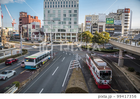 《愛知県》豊橋駅前の路面電車 99417356