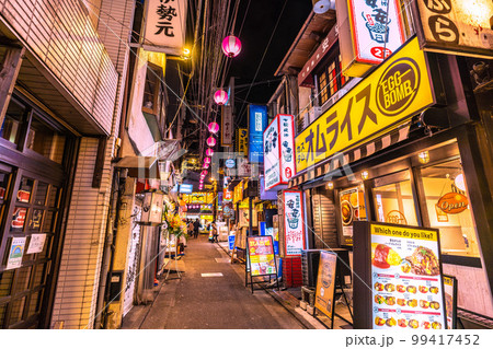 日本の東京都市景観 三軒茶屋駅すぐの飲み屋街「すずらん通」などを望む 日本の東京都市景観 三軒茶屋駅すぐの飲み屋街「すずらん通」などを望む 99417452