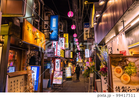 日本の東京都市景観 三軒茶屋駅前の飲み屋街「すずらん通」などを望む 日本の東京都市景観 三軒茶屋駅前の飲み屋街「すずらん通」などを望む 99417511